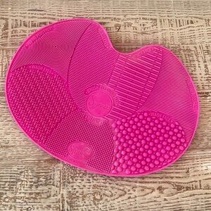 Sigma brush cleaning mat